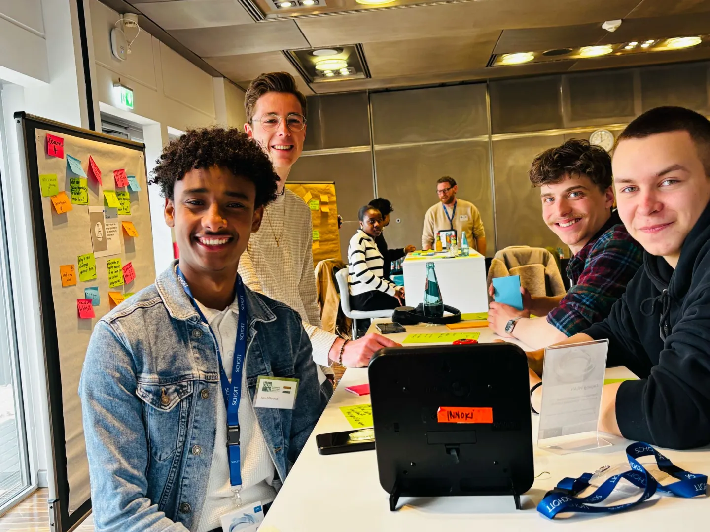 Alex zit met zijn werkgroep van internationale studenten