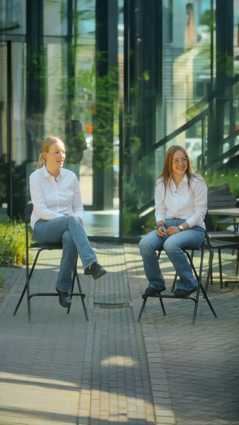 Studenten Manager/Ondernemer Horeca met elkaar in gesprek