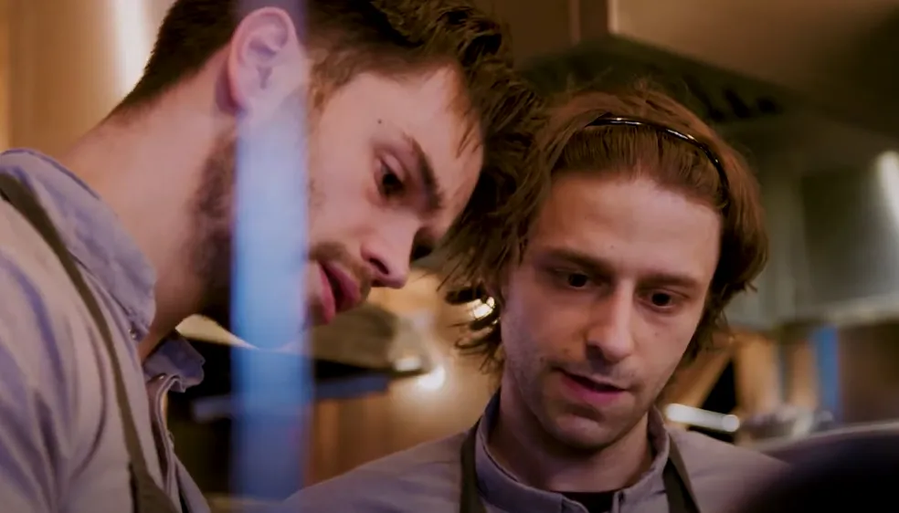 twee jongens in de keuken