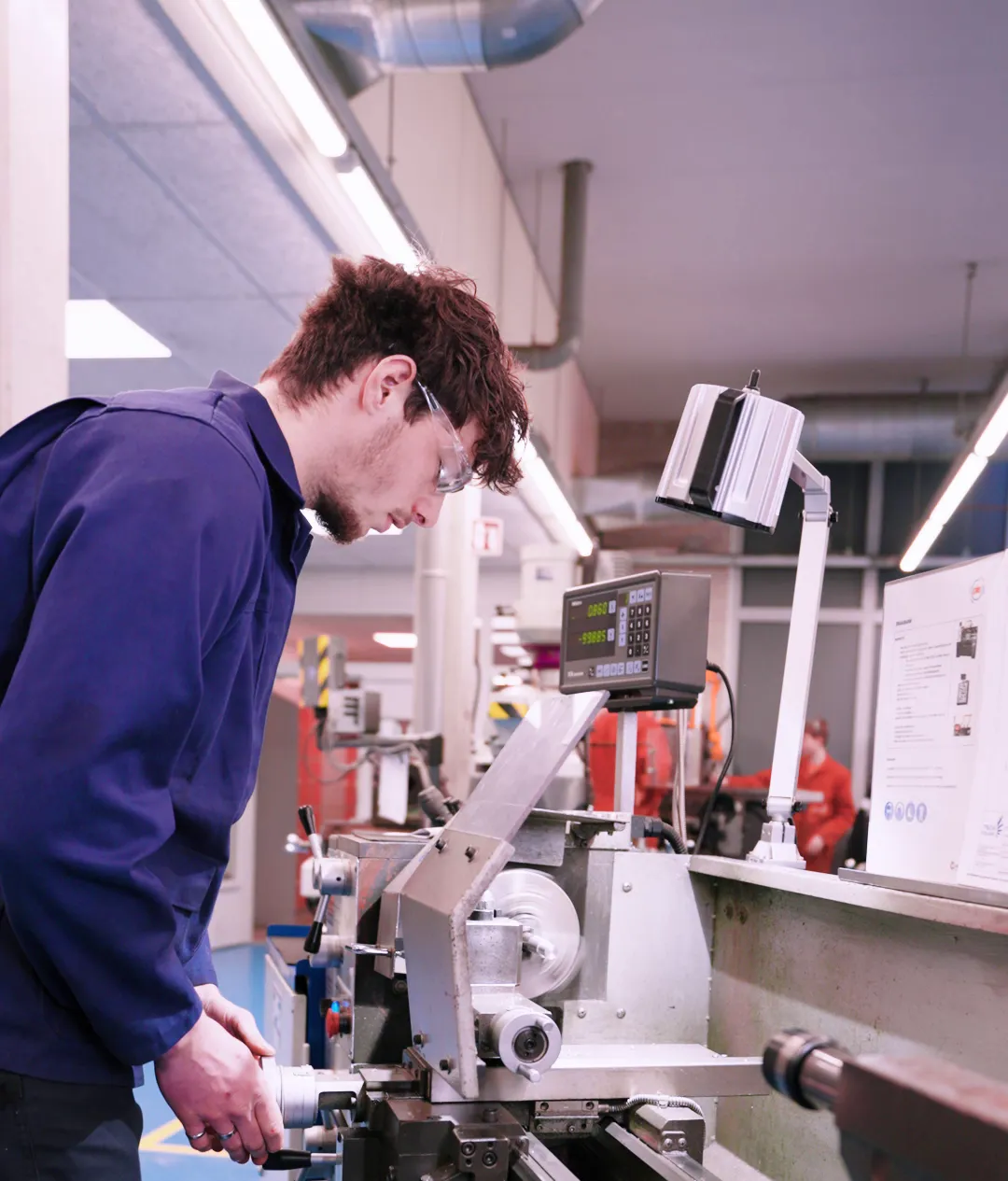 Student Werktuigbouwkunde in actie