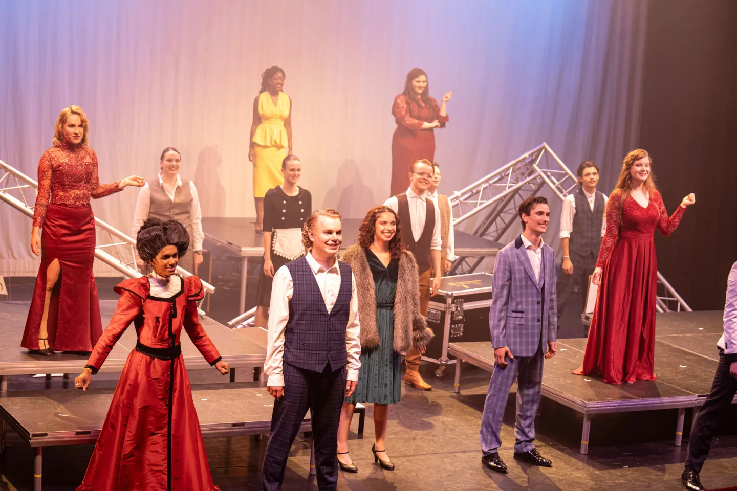 Theatervoorstelling van studenten Academie for Theaterperformance op school