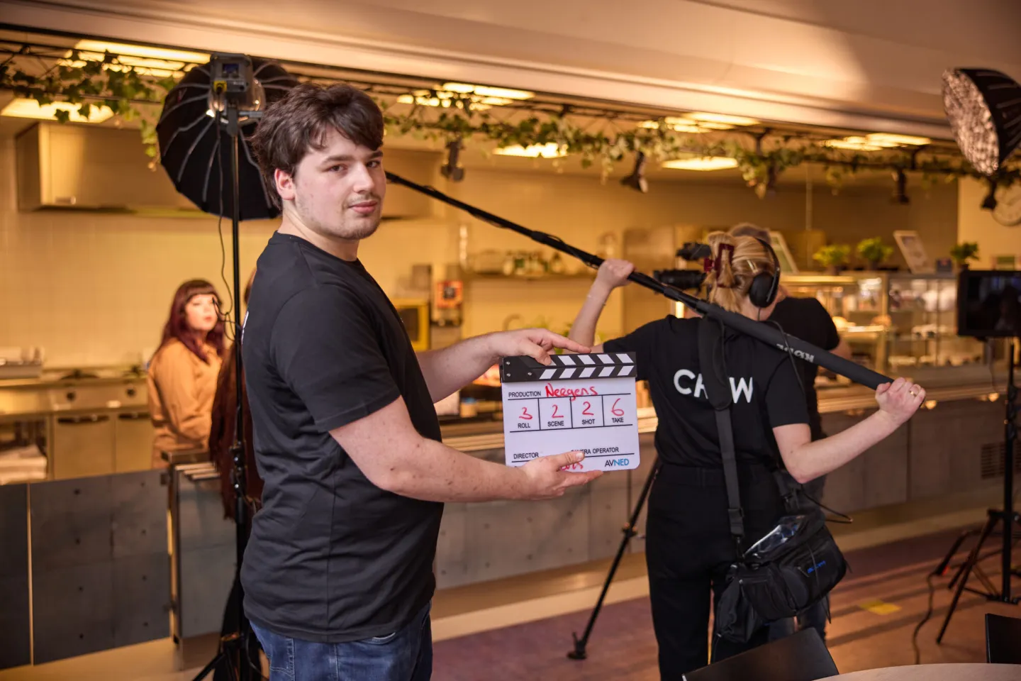 Studenten AV-specialist oefenen met camerawerk