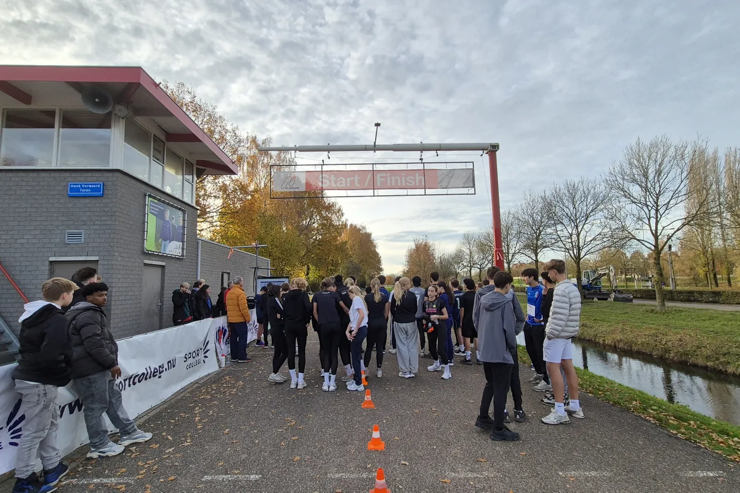 Leerlingen en studenten hardloopwedstrijd Ben Echten Run