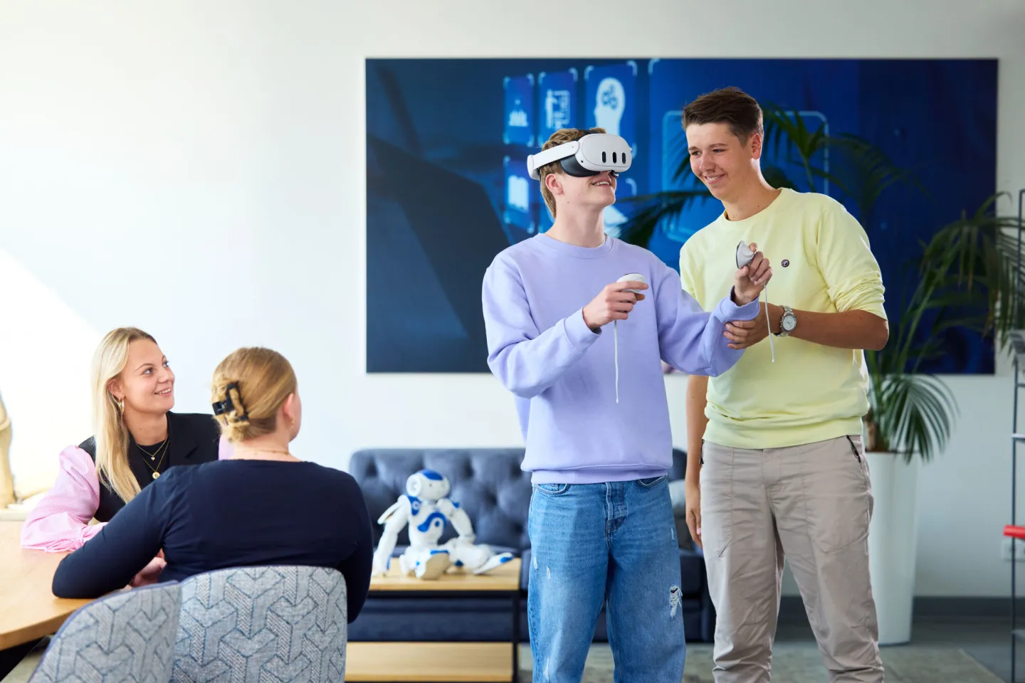 Studenten gebruiken VR in Future Care Lab Campus Amersfoort