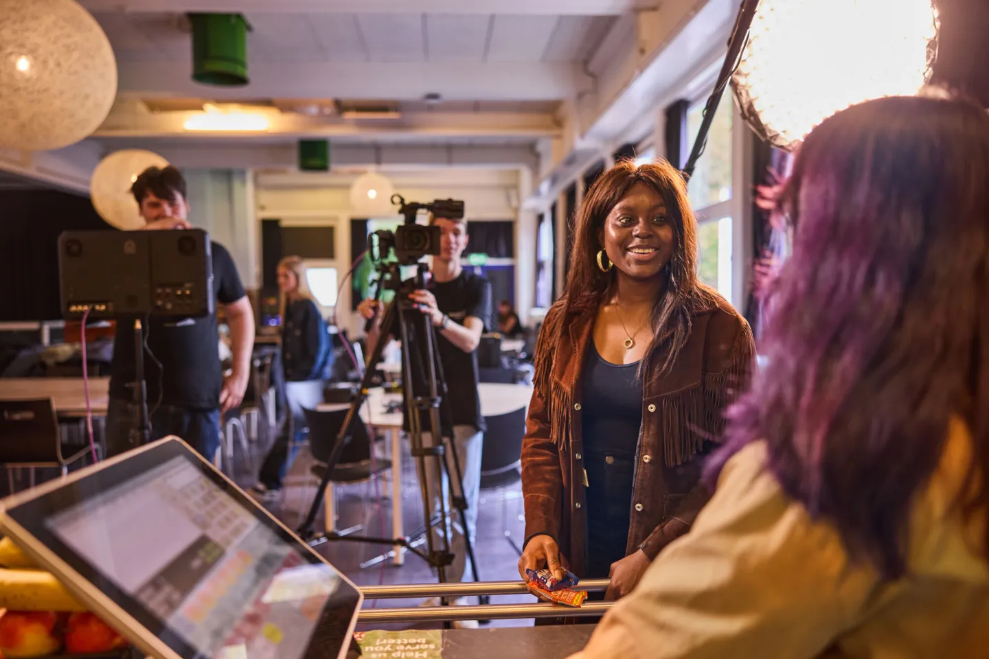 Studiekiezer neemt een kijkje op de filmset op school
