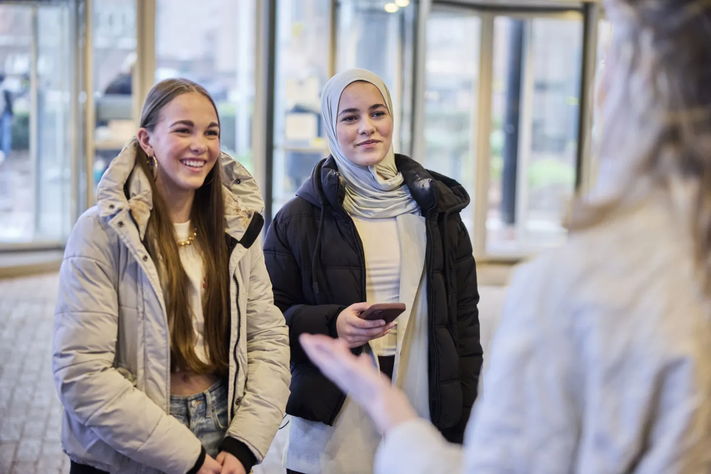 Leerlingen lopen school in voor oriëntatieworkshop