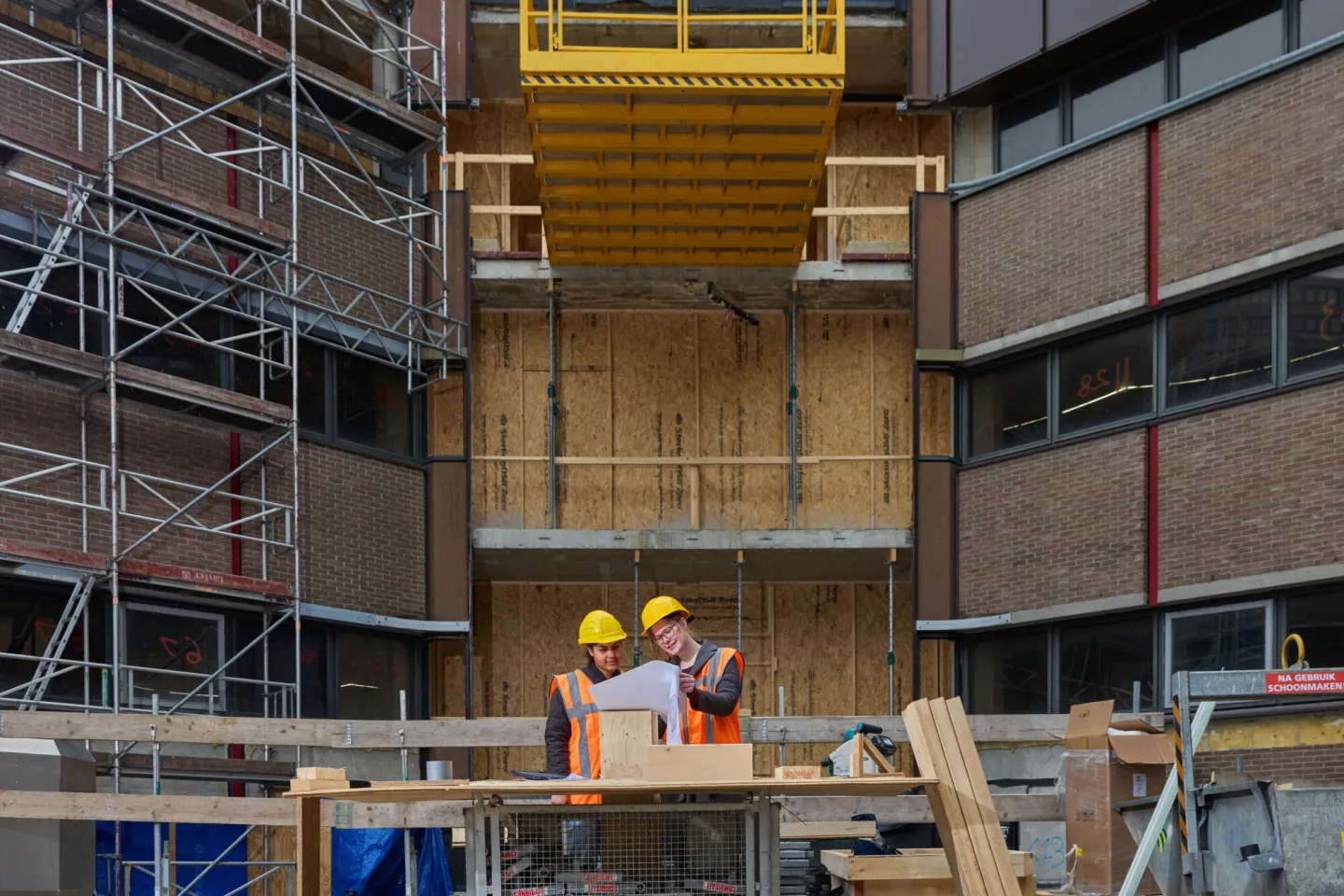 Overzicht op de bouwplaats