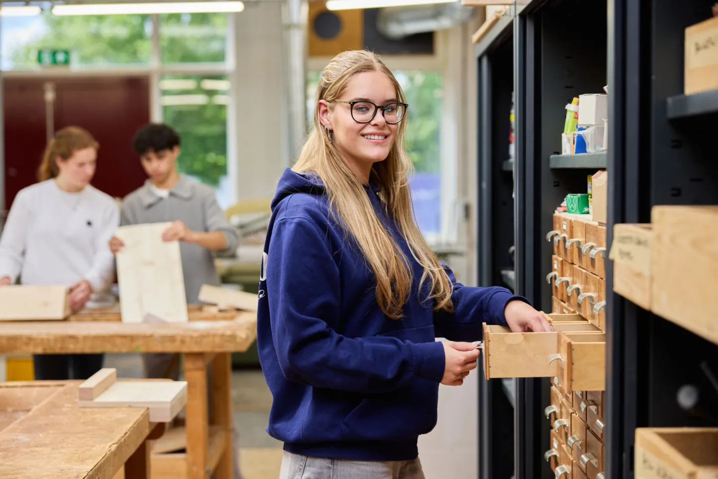 Student Bouw pakt bouwmaterialen