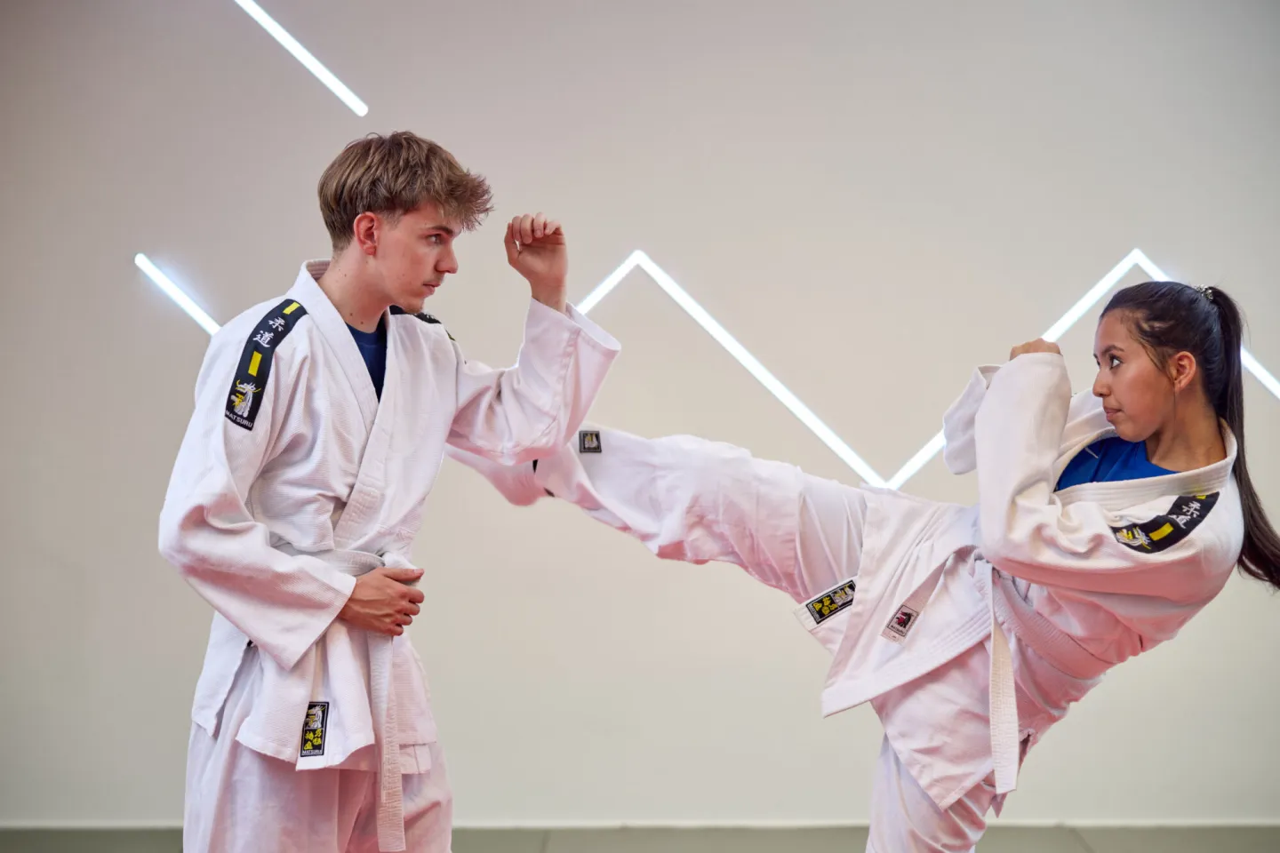 Studenten Sport doen aan Tae Kwon Do