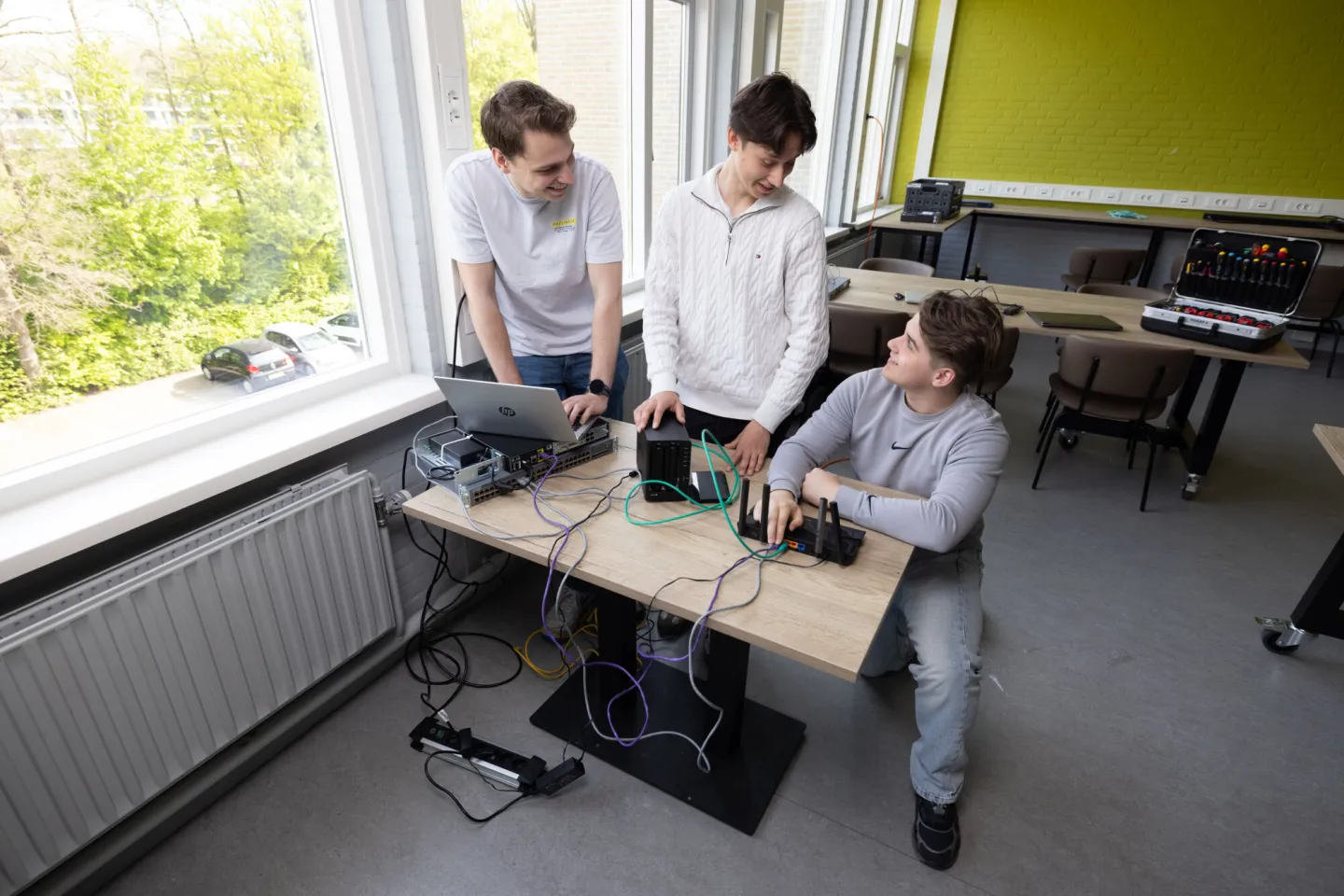 Studenten ICT werken samen