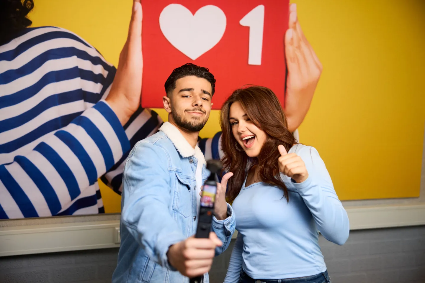 Studenten Marketing & Communicatie en media vloggen voor social media