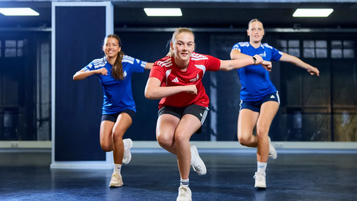 Studenten Sport College krijgen dansles van docent