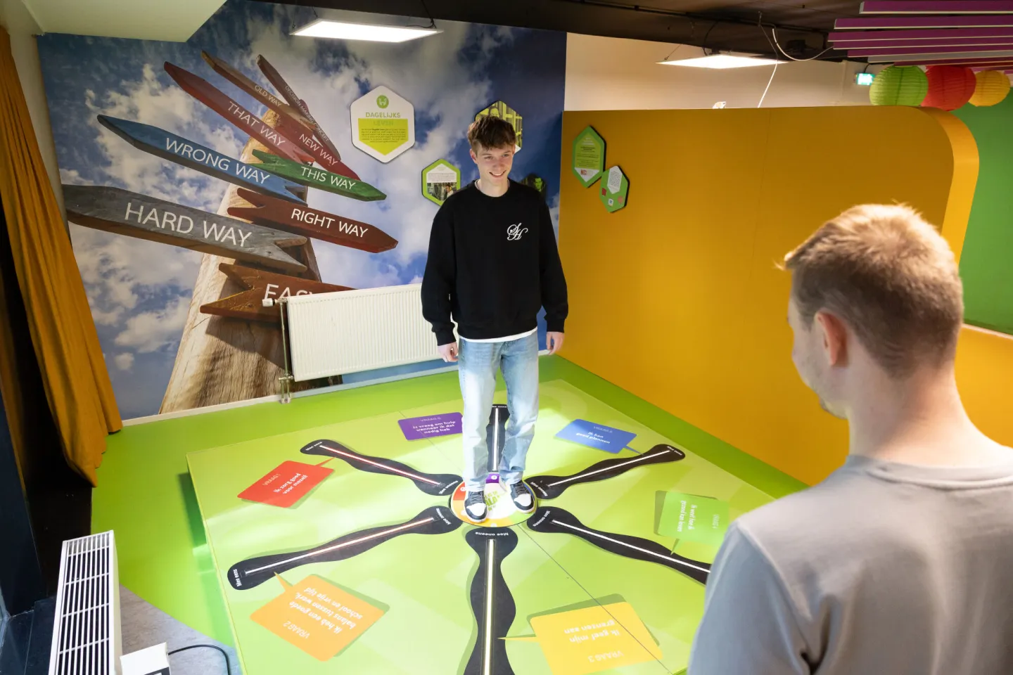 Studenten Sport College leren over positieve gezondheid in het Vitaliteitslab