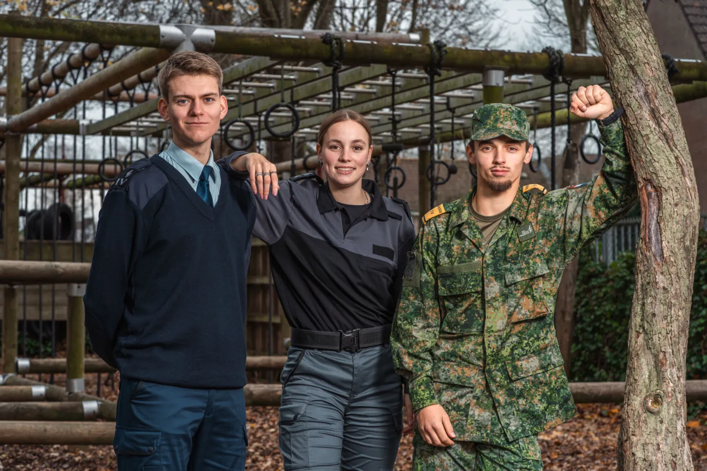 Studenten van Veiligheid, Handhaving en Defensie bij een outdoor trainingsparcours