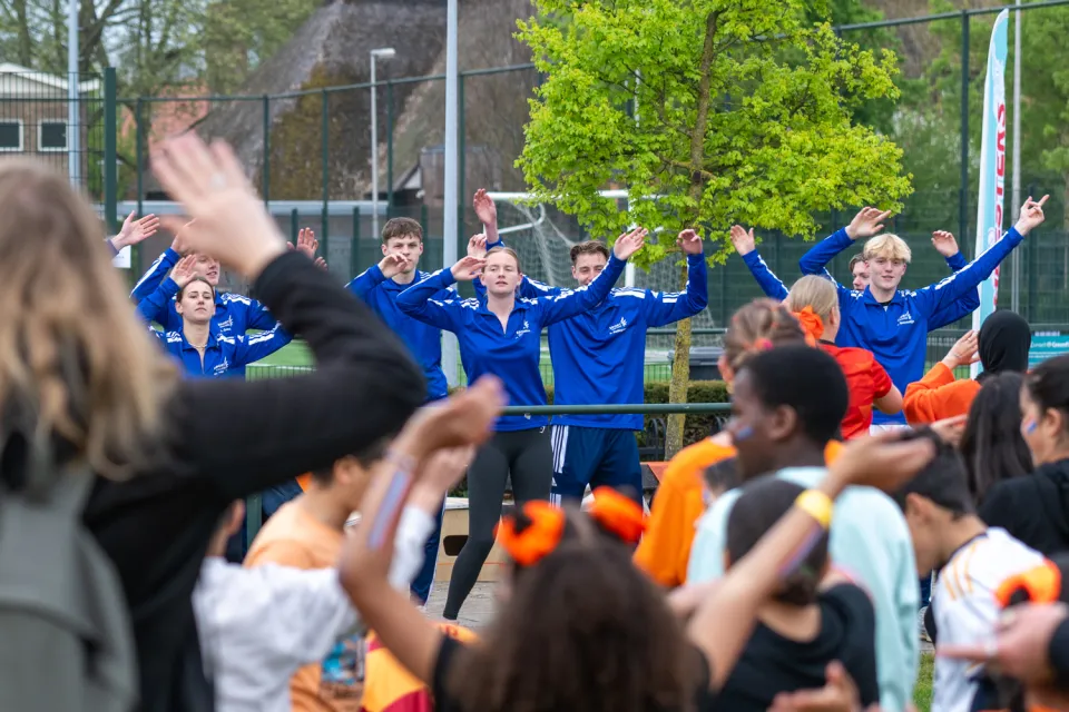 Enthousiaste studenten van het Sport College in actie tijdens Koningsspelen 2025