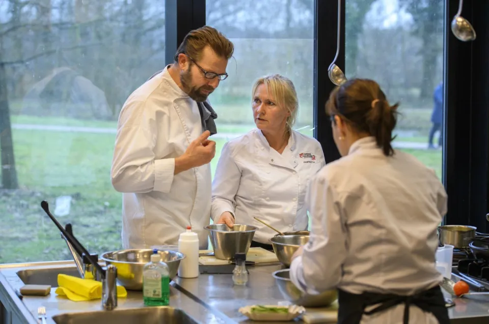 Docent en student opleiding horeca