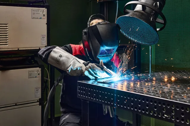 metalen onderdelen aan elkaar lassen