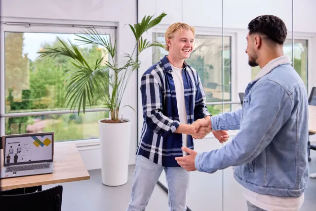 Student Business sluit deal met klant