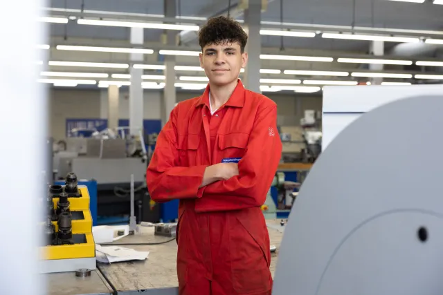 Student Flexopleiding Medewerker Techniek staat in praktijklokaal