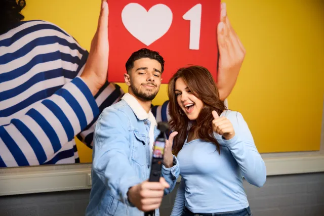 Studenten Marketing & Communicatie en media vloggen voor social media