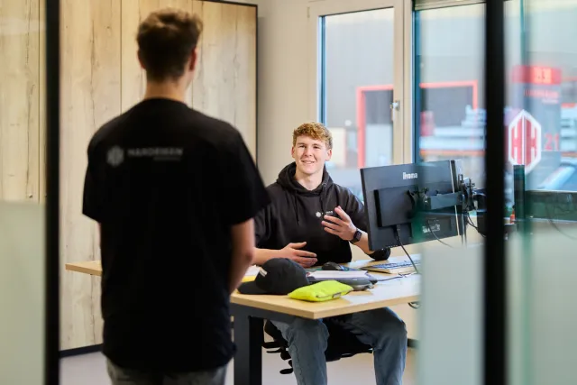 transport logistiek studenten werken samen op kantoor