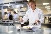 Student Kok doet ervaring op in de keuken
