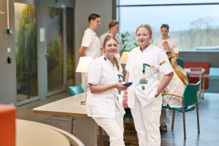 Studenten Verpleegkundige voeren overleg