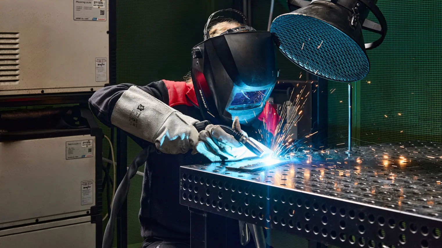 metalen onderdelen aan elkaar lassen