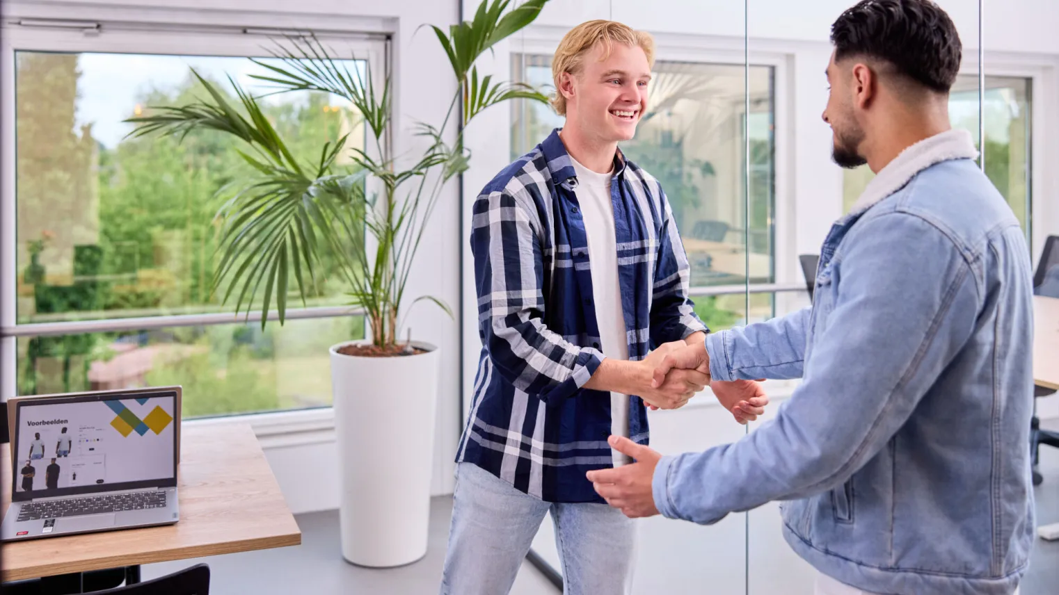 Student Business sluit deal met klant