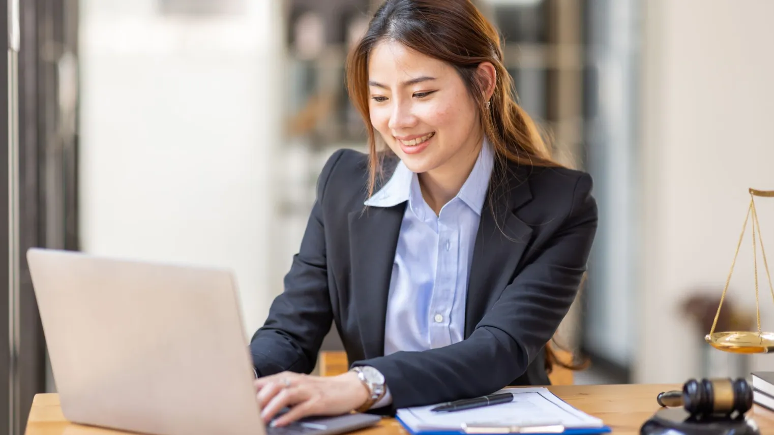 Student Legal Insurance & HR Services Specialist loopt stage als juridisch medewerker