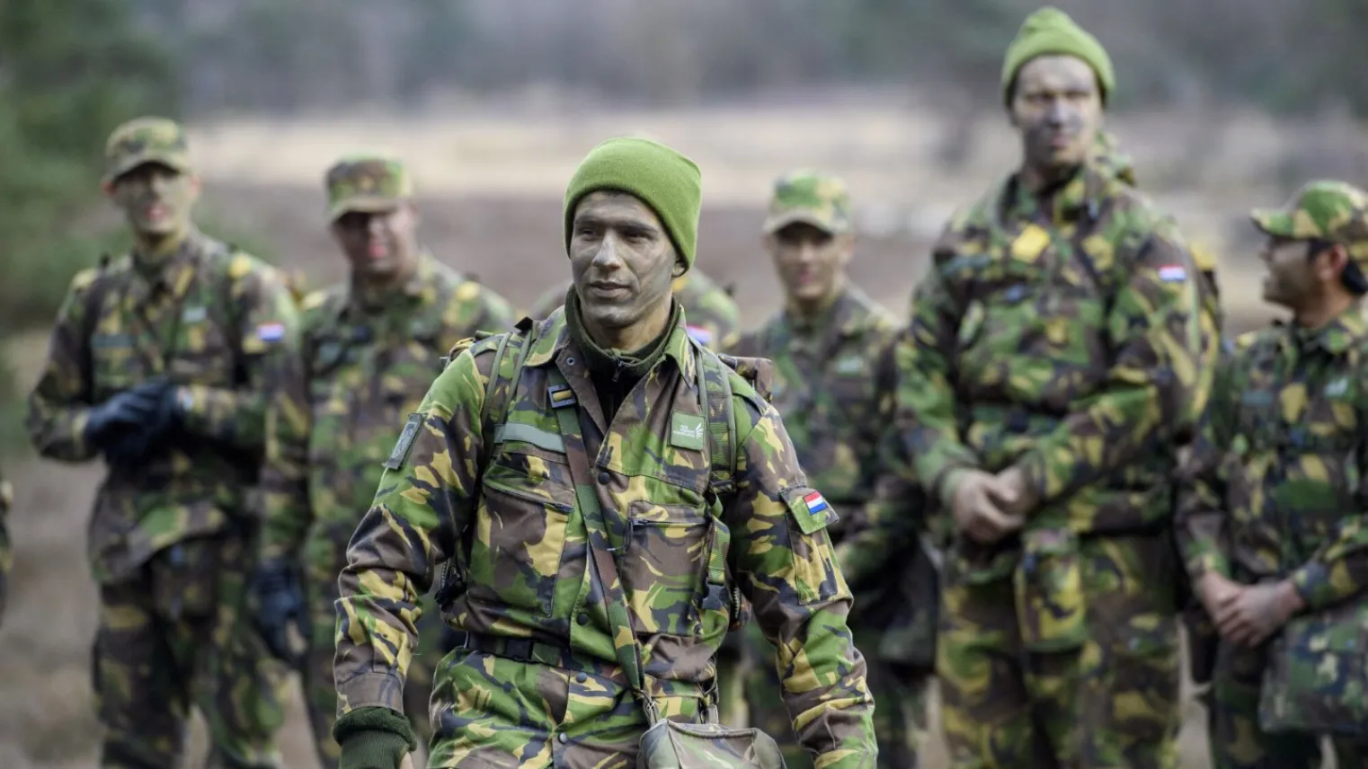 Studenten VEVA op groene bivak bij Defensie