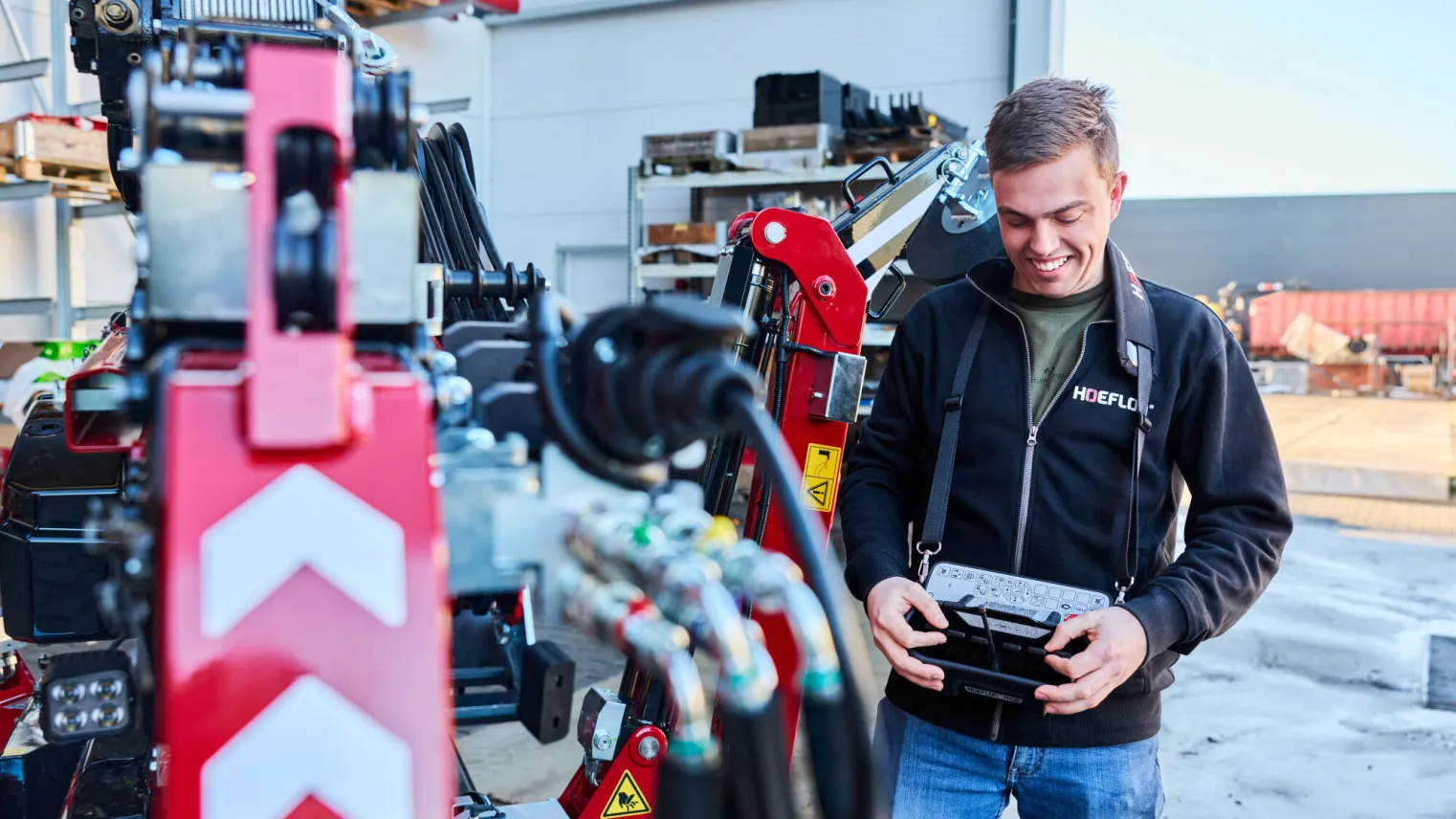 technicus engineering student bedient machine met device