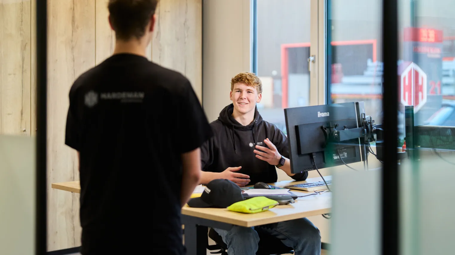 transport logistiek studenten werken samen op kantoor