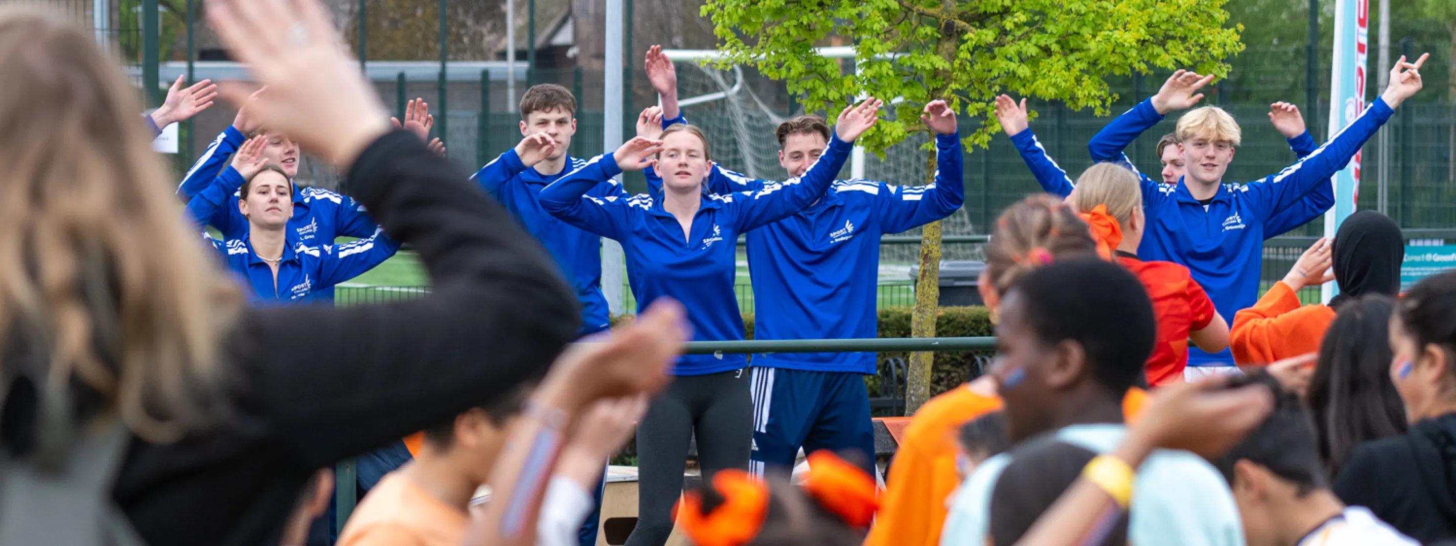Enthousiaste studenten van het Sport College in actie tijdens Koningsspelen 2025