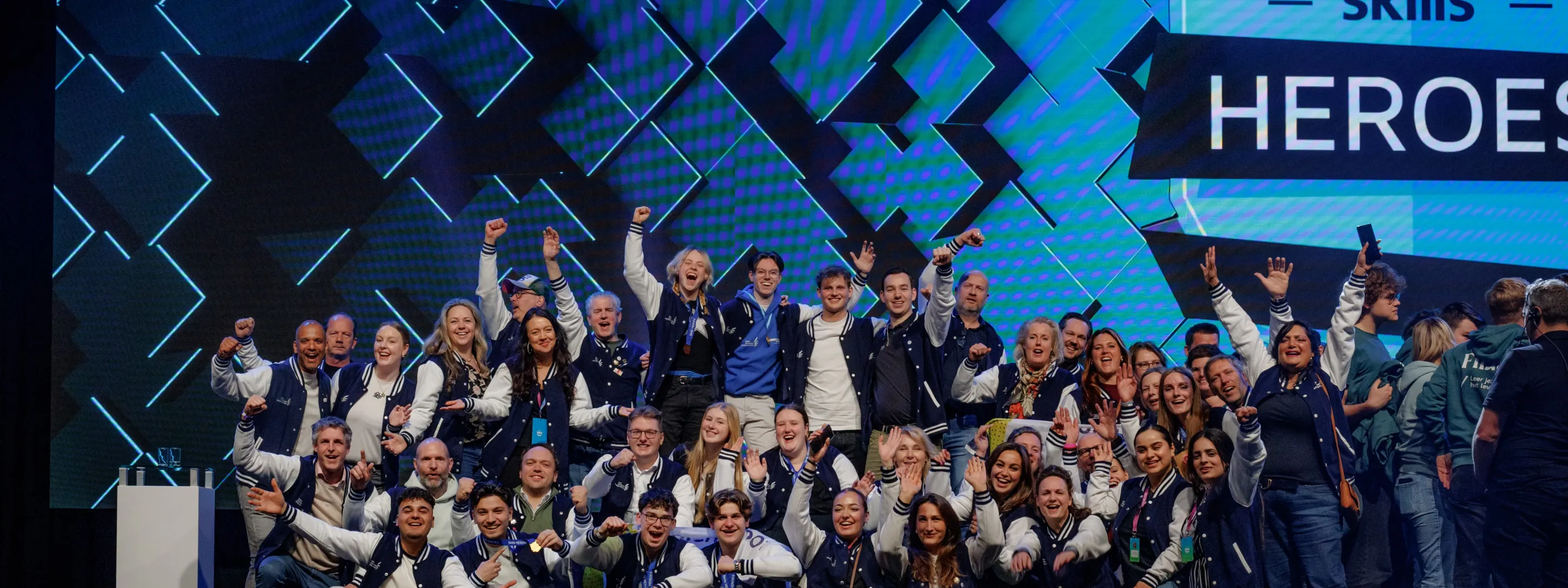 Team ROC Midden Nederland op podium prijsuitreiking Skills The Finals