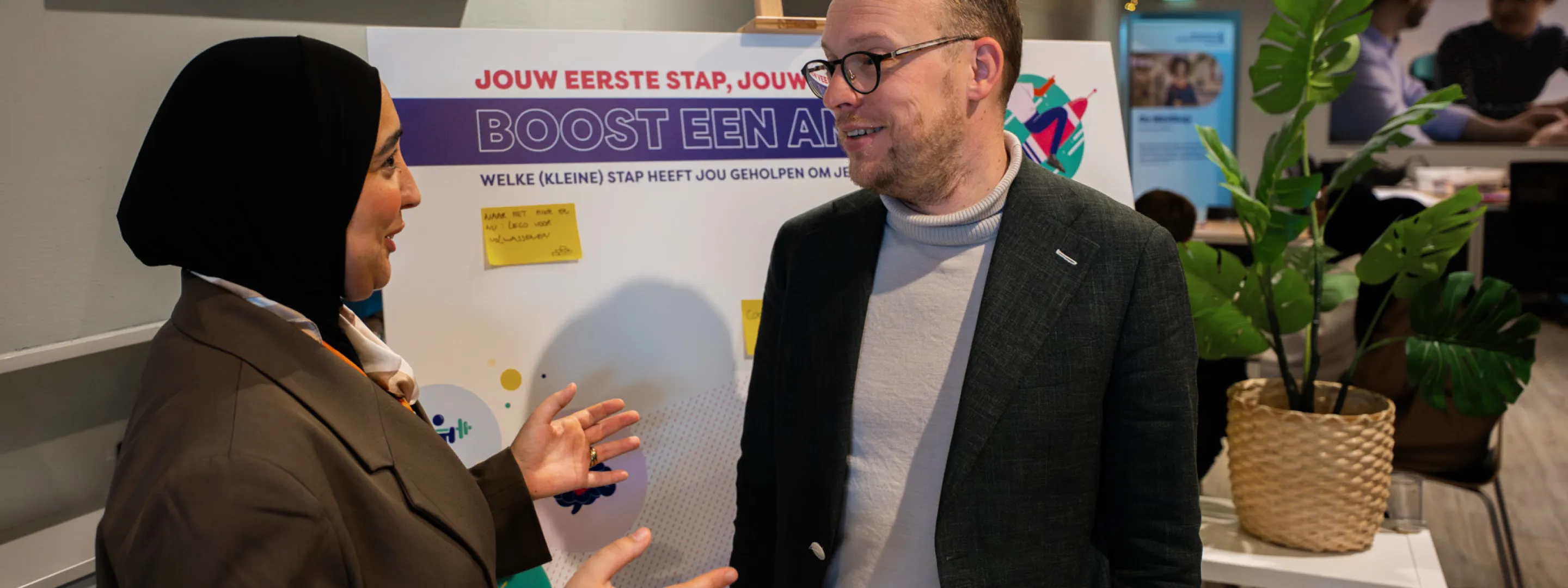 Projectleider CDKM Gezond Stedelijk Leven Erik Mooij en Nisrine El Boubkari